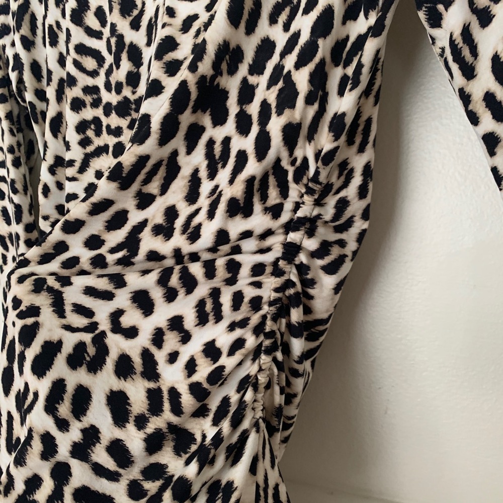 Vince Camuto Leopard 3/4 Sleeve V-Neck Blouse S - Picture 6 of 8